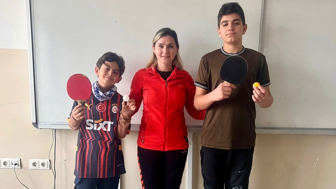 Masa Tenisi Raketinde Top Sektirme Yarışması